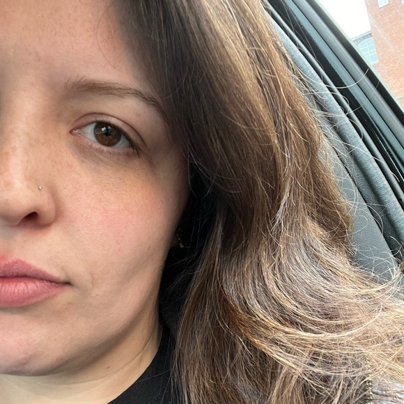 Meet your Posher, Taylor - Picture 2 of 3